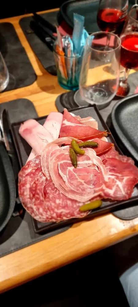 Fondue Montagnarde Avec Sa Charcuterie